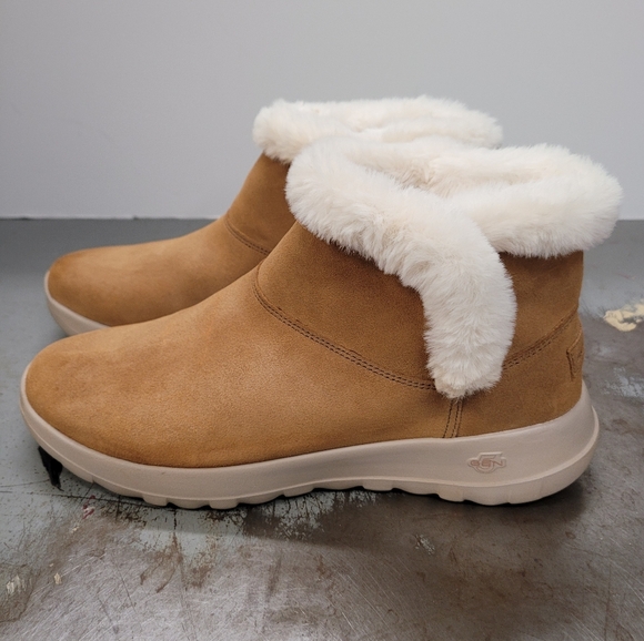 Skechers Women's On the GO Joy Bundle Up Cozy Ankle Boot Bootie sz 11 - Picture 2 of 7